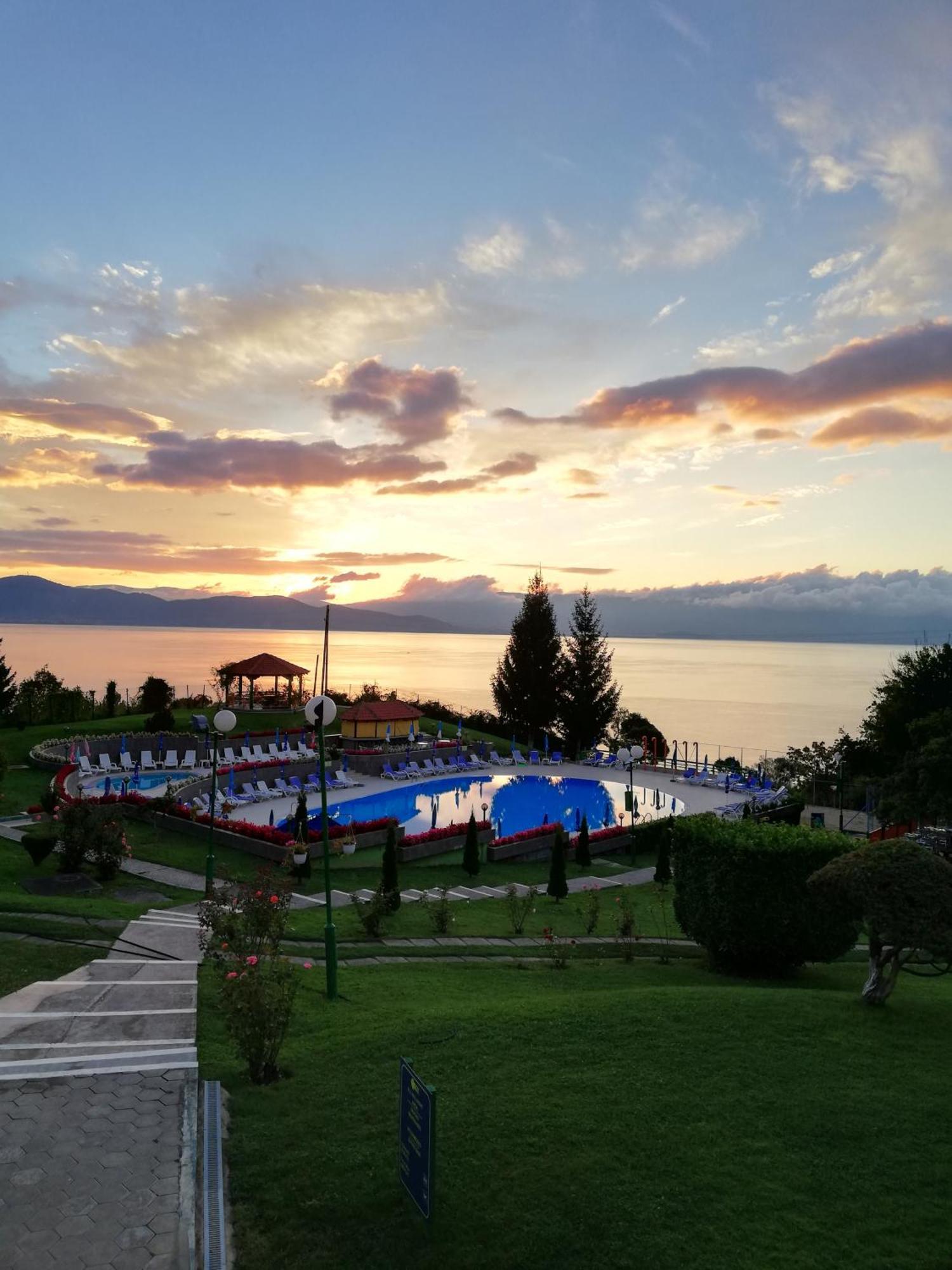 Hotel Makpetrol Struga Bagian luar foto