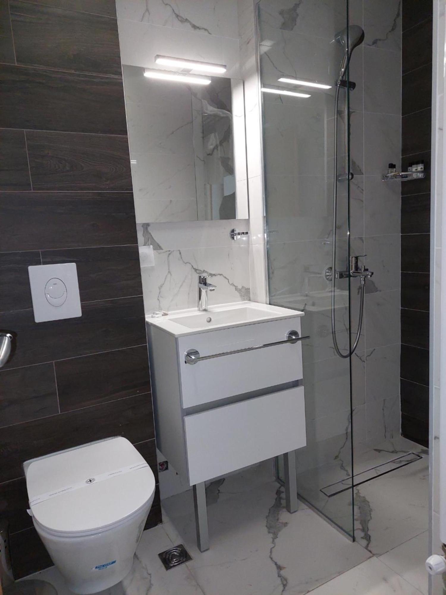 Hotel Makpetrol Struga Bagian luar foto
