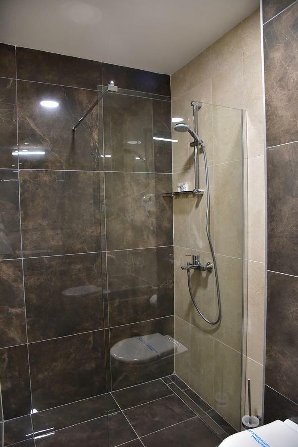 Hotel Makpetrol Struga Bagian luar foto